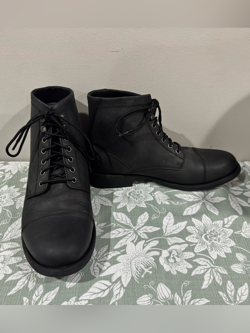 Eastland Men's Black Leather Lace-Up Boots (10.5W) - Picture 3 of 7